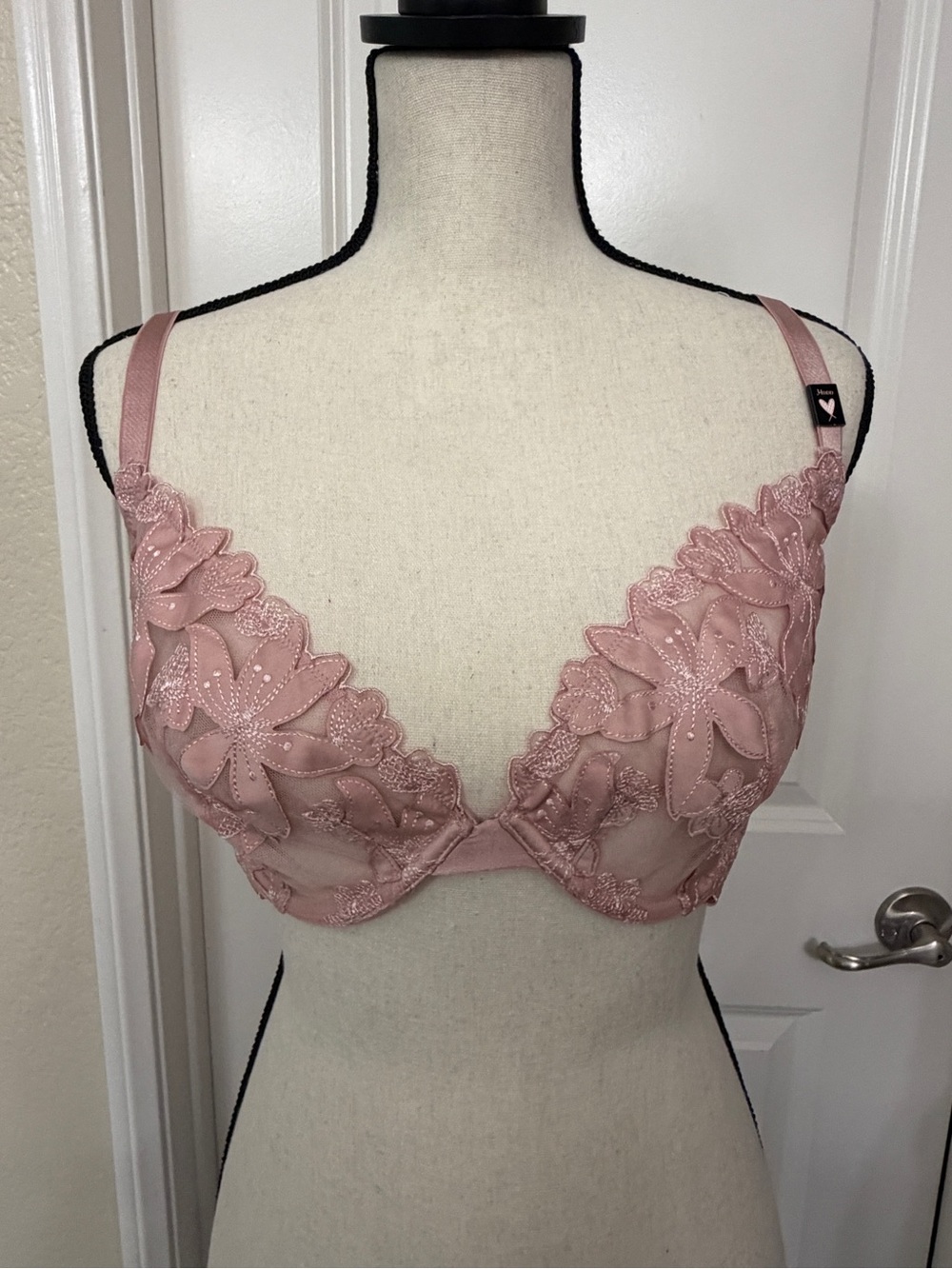 Victoria’s Secret - 34DDD Embroidered Floral Lace Plunge Bra — Dusty Pink